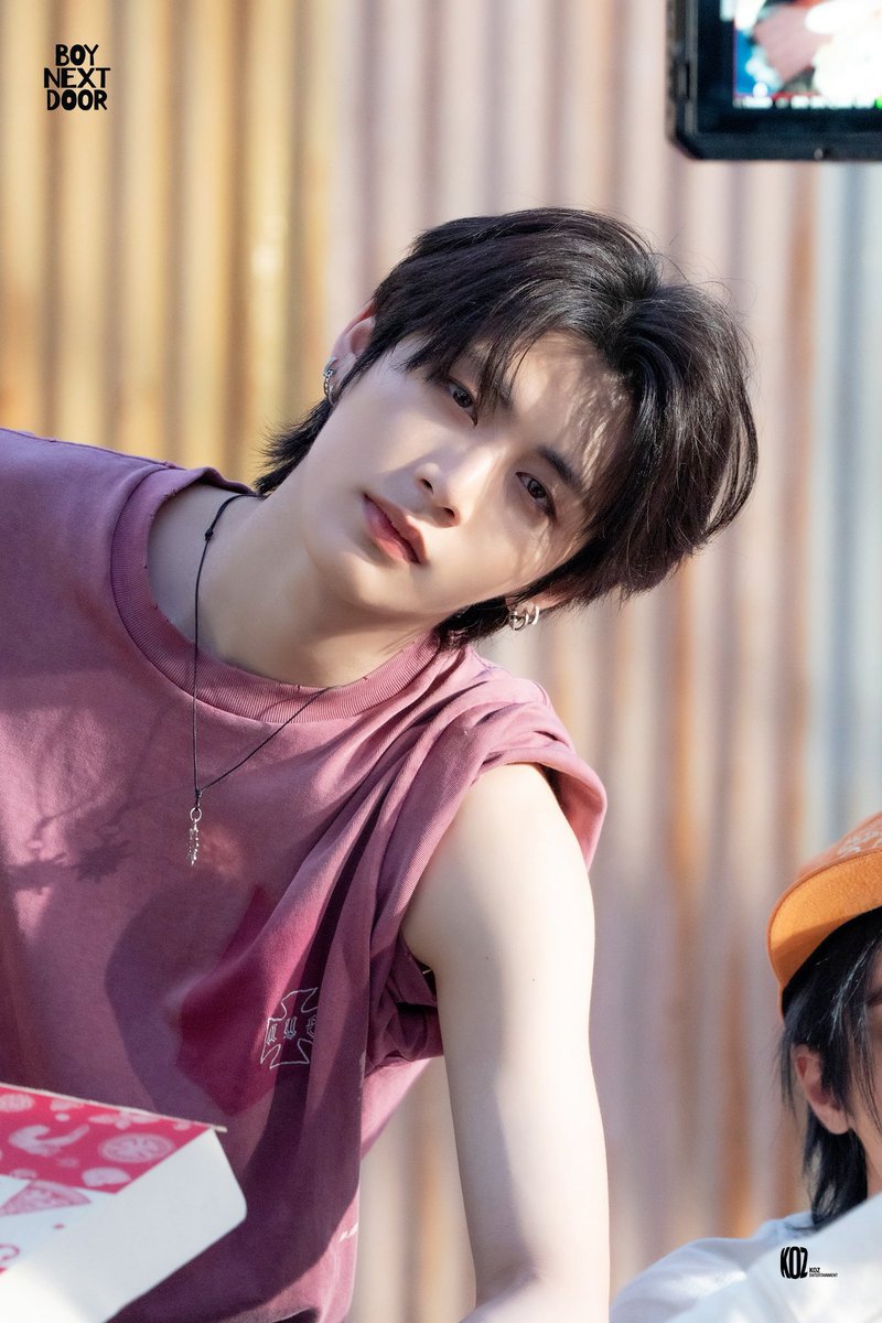 boynextdoorina's tweet photo. [WEVERSE] 260624 — #TAESAN

BOYNEXTDOOR 1st Studio Album 'ADIOS!' MV Behind Sketch

#BOYNEXTDOOR #보이넥스트도어 https://t.co/nUMA1ev45m
