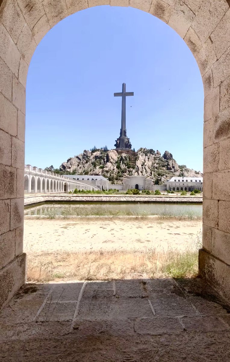 juan_roquetero's tweet photo. @pepeluspain La cruz no se toca pedazo de golfa https://t.co/BqN6w4kxW3
