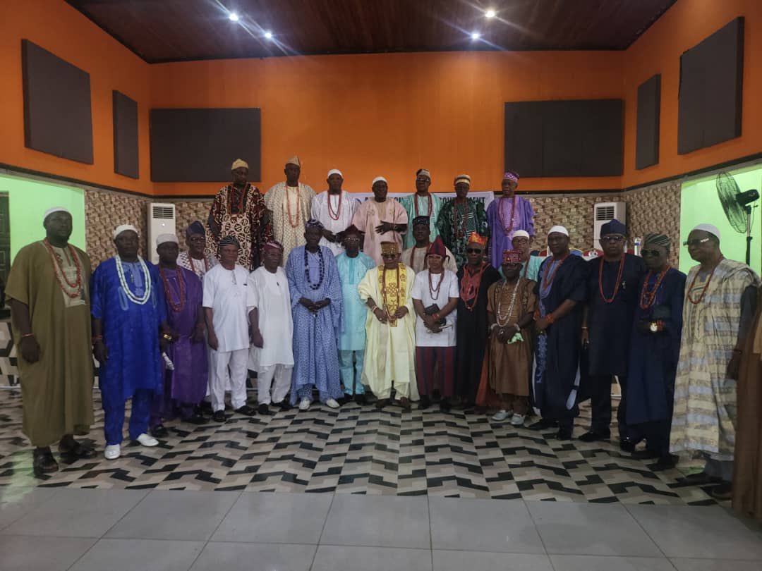 Topnotch_update's tweet photo. *AKURE SOUTH SOUTH STAKEHOLDERS CONVENE COMMUNITY DIALOGUE FOCUSING ON SECURITY AND PEACE DEVELOPMENT*

The Executive Chairman of Akure South Local Government, Hon. Dr Fasua Gbenga Timothy, together with the Palace of the Deji of Akure kingdom, https://t.co/ps7AUpRbdG