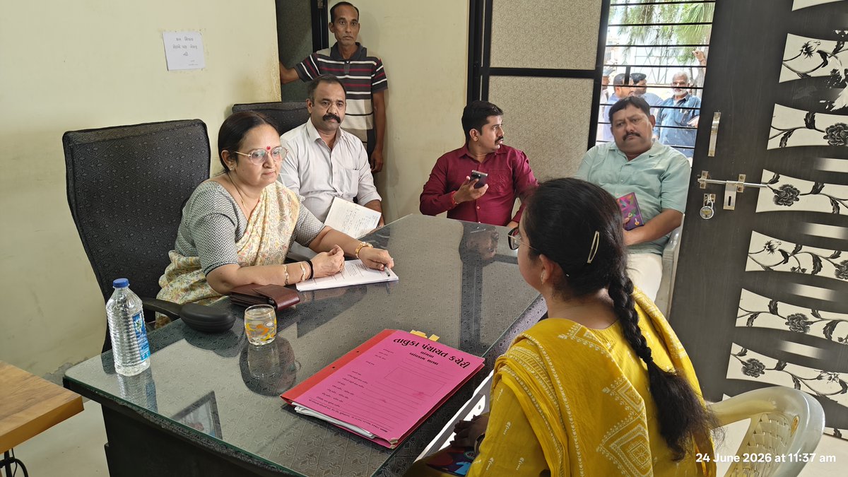 DDOSURENDRANAGR's tweet photo. ઘ્રાંગઘ્રા તાલુકાના રામગઢ ગામની મુલાકાત દરમિયાન વિવિધ યોજનાઓની તલાટી,સરપંચ,આંગણવાડી વર્કર,ગ્રામ વિકાસ,શિક્ષણ અને હેલ્થ સ્ટાફ સાથે સમીક્ષા કરી,પ્લાસ્ટિક મુક્ત ગામ તથા ડોર-ટુ-ડોર કલેક્શન સુનિશ્ચિત કરવા જરૂરી સૂચનાઓ આપવામાં આવી.
@CMOGuj
@InfoGujarat
@GujPRHDept
#SwachhBharatMission https://t.co/gBOiD4EWSk