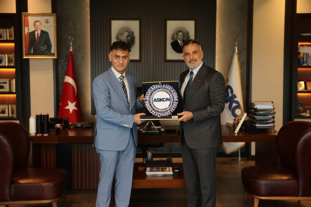 orhanaydin's tweet photo. 🇹🇷🇵🇰Kadim Dost ülke Pakistan’ın İstanbul Başkonsolosu Sayın Khawaja Khurram Naeem’i misafir etmekten büyük memnuniyet duyduk.

Kökleri tarihin derinliklerine uzanan Türkiye-Pakistan kardeşliğine yakışır şekilde, iki ülke arasındaki ticari ilişkilerimizi daha da güçlendirmek ve yeni iş birliği fırsatlarını değerlendirmek adına verimli bir görüşme gerçekleştirdik.

Sayın Başkonsolos’a; Pakistan Başbakanı Sayın Şahbaz Şerif’in ülkemiz ziyareti kapsamında gerçekleştirecekleri iş forumuna davetlerinden ve bu anlamlı ziyaretlerinden dolayı şükranlarımızı sunuyorum. İnşallah bu görüşme, iş dünyamız ve kardeş halklarımız için hayırlı vesilelere kapı aralar.