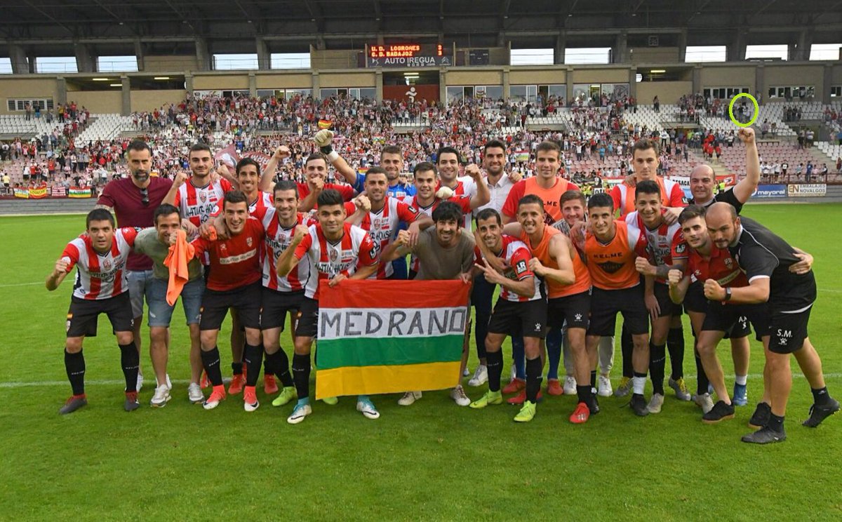 Constantin54584's tweet photo. 25 de mayo de 2019, Las Gaunas: 

UD Logroñés - Badajoz 3-3, playoff de la entonces Segunda B por el ascenso a LaLiga 2.

Estuve allí con Evans y vivímos nuestro primer contacto con el fútbol español modesto. 

Nos enamoramos isntantamente (para aclarar, era antes de comprar tres cajas de Rioja y consumirlas mucho después en Grecia 😊). 

Decidimos involucrarnos y comenzar un proyecto, que acabó convirtiéndose en nuestro @terrassafc.

El resto es historia que ya conocéis, pero así fue como empezó todo, hace unos 7 años .

Sentí la necesidad de compartir que me emociona un poco volver al "lugar del crimen" con el @TerrassaFC (incluido si parece que no sera en Las Gaunas propria).

Ojala también un buen presagio? Ya veremos.