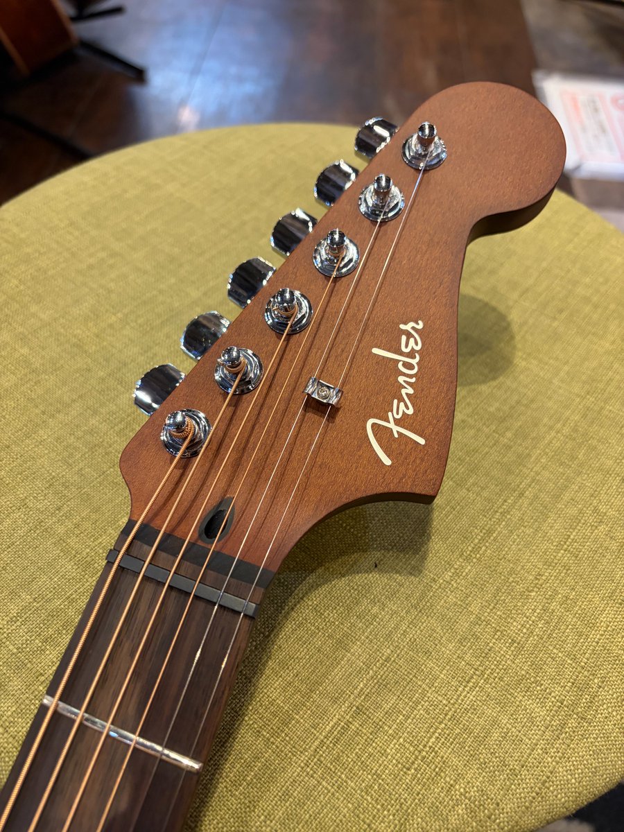 青い空か、はたまた海か】 『Fender / FSR Acoustasonic Standard