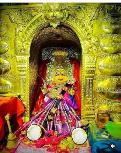 SadaaShree's tweet photo. The Jagadamba temple in Golconda Fort is where the Bonalu celebrations begin in Hyderabad. One of the oldest temples, it's believed to have been found by some shepherds here. 

Golconda itself gets it's name from Golla Konda( Hill of Shepherds), during ancient times, the hill was so tall that only shepherds used to climb for their goats and sheep to graze.

Later the Kakatiyas built a small fort, and soon the Qutub Shahis took over and expanded the fort. The temple is located right next to the Ibrahim mosque, the original deity is located deep in a cave.

It's believed there was a tunnel under the temple, which took you directly to Charminar, though right it's nowhere to be seen.