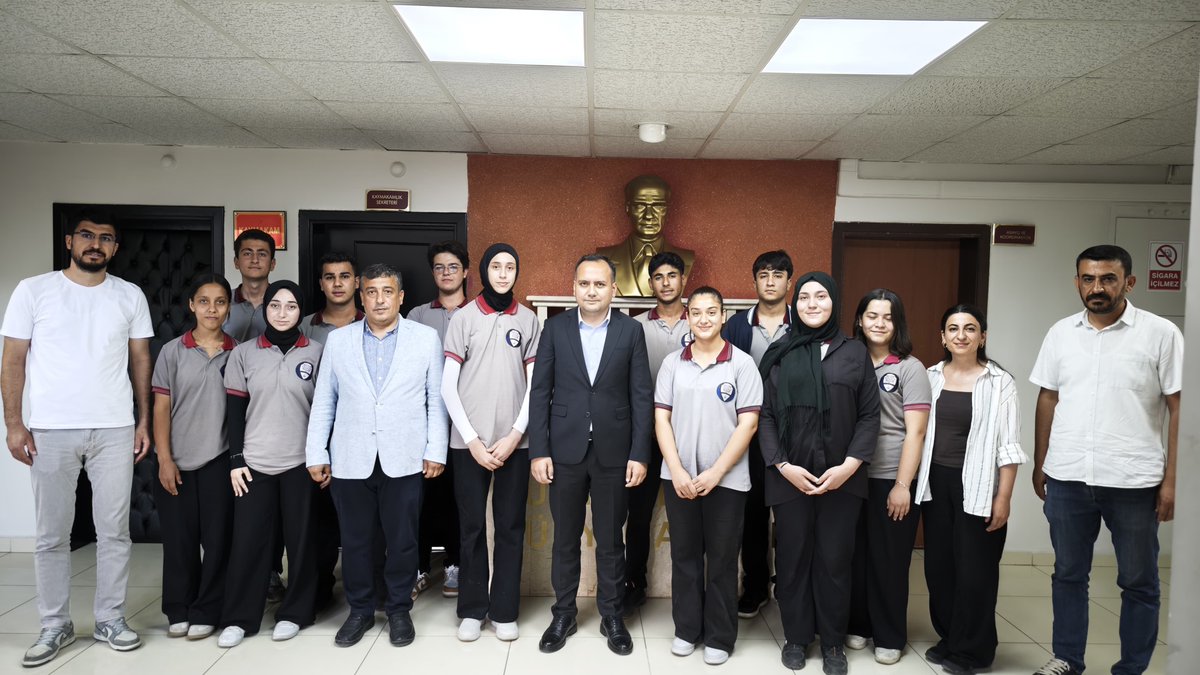 OmerliMem's tweet photo. Çanakkale gezisine katılan MKAL öğrencilerimiz, gezi sürecindeki destek ve katkılarından dolayı Kaymakamımız Furkan ÇAKIR'a teşekkür ziyaretinde bulundu.

Öğrencilerimizin tarih bilincini güçlendiren bu anlamlı organizasyona destek sunan sayın kaymakamımıza teşekkür ediyoruz. https://t.co/6La9rgoDgy