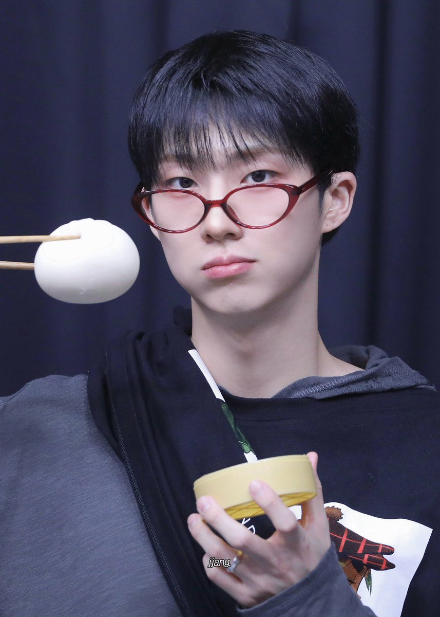 웅이 tweet media