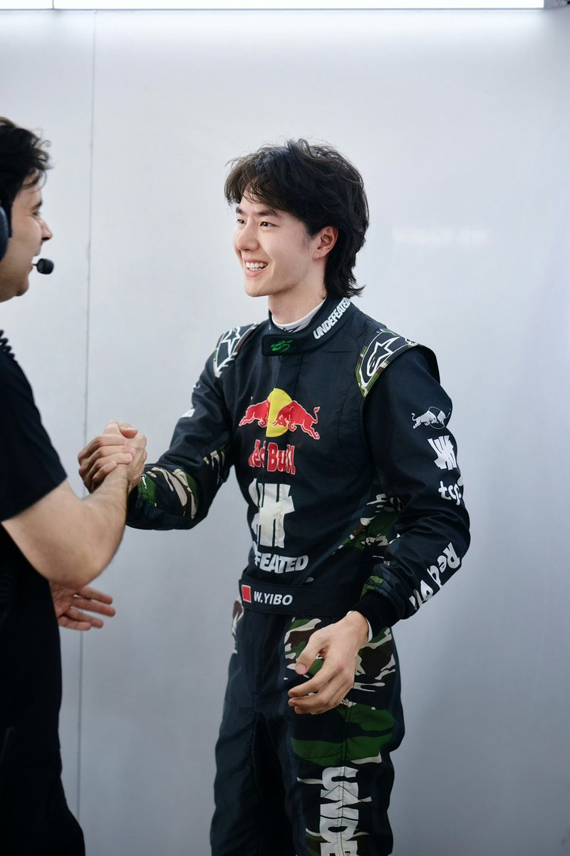 rischassie's tweet photo. 260624 YIBO-OFFICIAL weibo update 『1』

「Practice Day 2」
The summer heat is loud and relentless, but stay calm and focused behind the wheel.
Lap after lap, refining every turn. We’ll keep going tomorrow! https://t.co/tT4f6v1bBY