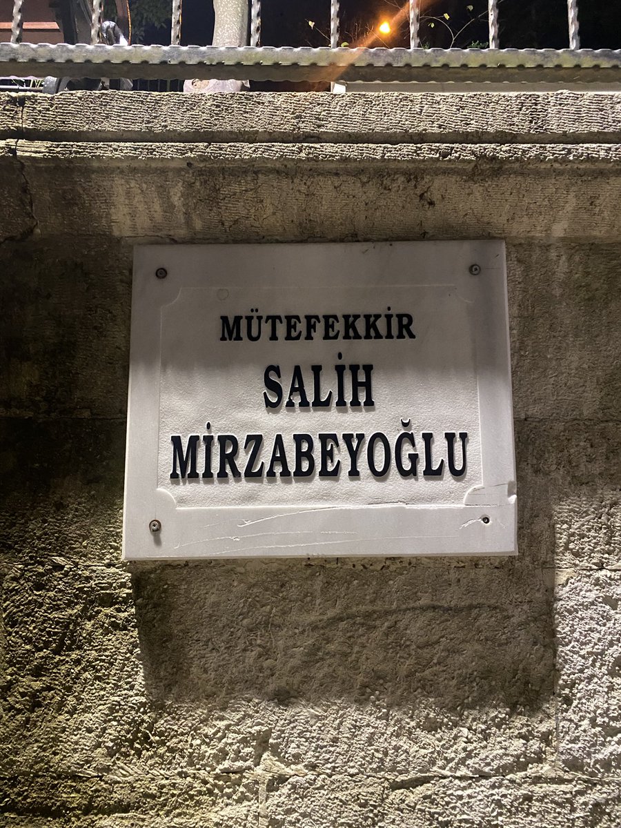 FKoctar's tweet photo. eyüp kabristanında herkesin var bi gözbebeği .. https://t.co/JvaS2MlgBE