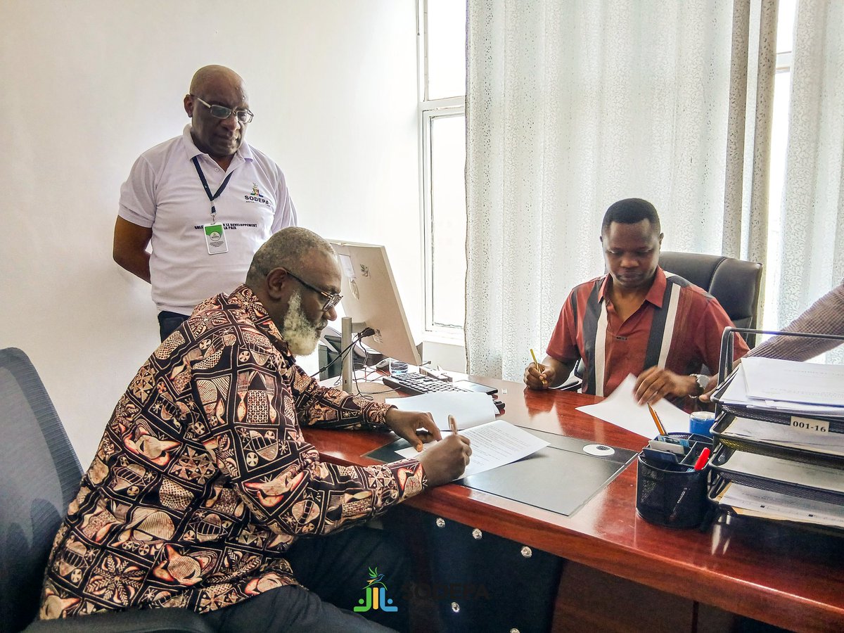 sodepa700's tweet photo. À Goma, la SODEPA ONG a eu l'honneur d'accueillir le Mwami Patrick Ndeze de la chefferie de Bwisha(Rutshuru). Cette Visite avait pour objectif la signature d’un protocole d’accord pour la mise en œuvre d’un projet de développement dans le territoire de Rutshuru.
#SODEPA #Rutshuru https://t.co/MNTelLbDQj