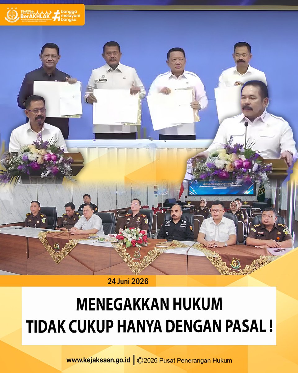 KejariBlitar's tweet photo. Kepala Kejaksaan Negeri Blitar, Romulus Haholongan, S.H., M.M., M.H., CPLA, beserta jajaran mengikuti kegiatan Refleksi Semester I Implementasi KUHP/KUHAP baru dan peluncuran buku "Menegakkan Hukum Pidana Dengan Hati Nurani" secara virtual di Aula Kejaksaan Negeri Blitar. https://t.co/GjfaNrZIpS
