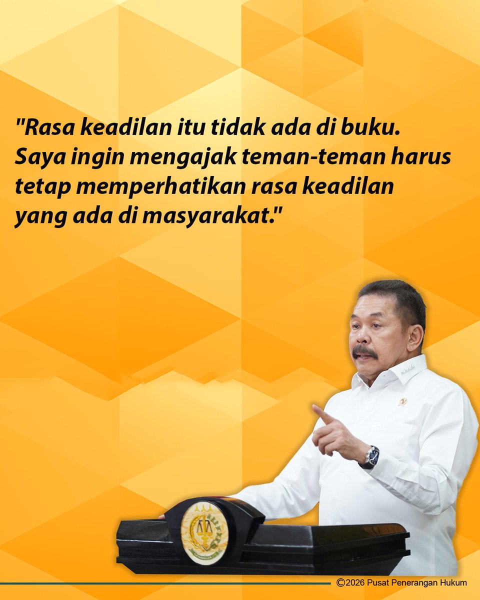 KejariBlitar's tweet photo. Kepala Kejaksaan Negeri Blitar, Romulus Haholongan, S.H., M.M., M.H., CPLA, beserta jajaran mengikuti kegiatan Refleksi Semester I Implementasi KUHP/KUHAP baru dan peluncuran buku "Menegakkan Hukum Pidana Dengan Hati Nurani" secara virtual di Aula Kejaksaan Negeri Blitar. https://t.co/GjfaNrZIpS