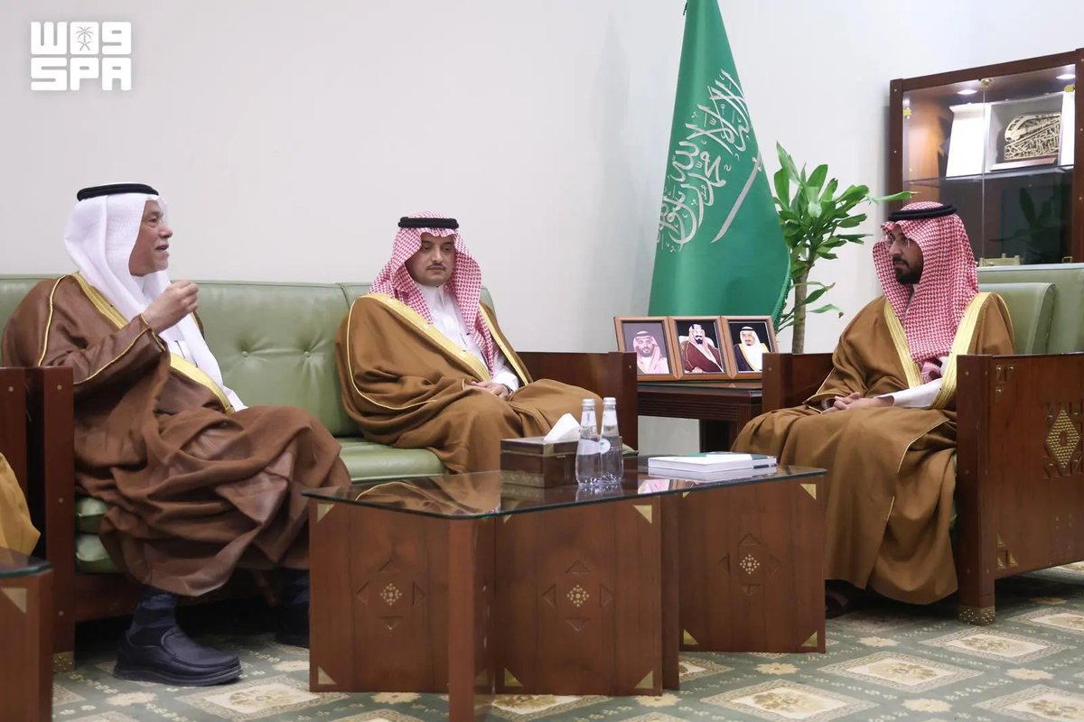 SPAregions's tweet photo. محافظ الخرج يستقبل رئيس وأعضاء اللجنة الوطنية للخدمات السياحية باتحاد الغرف السعودية.
https://t.co/rXEP1IEgOc
#واس https://t.co/5OZAwJk6tY