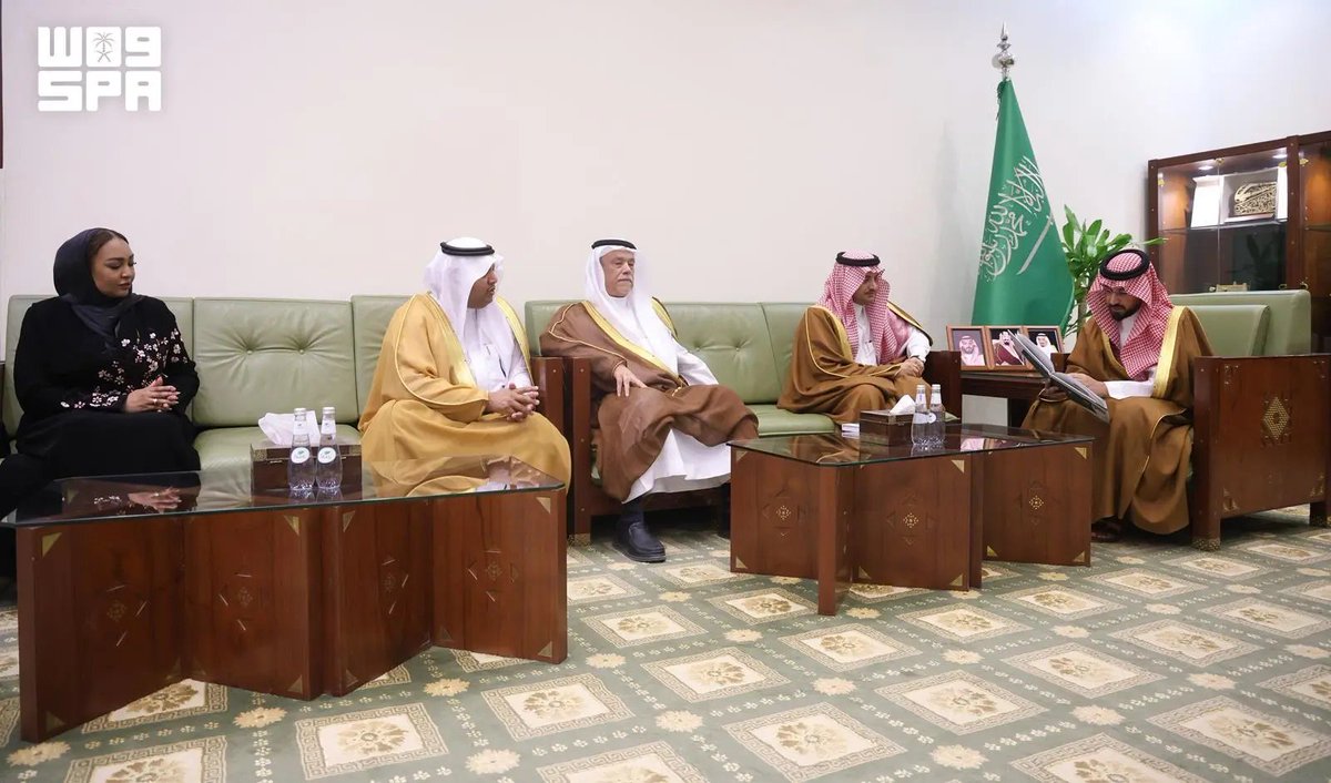 SPAregions's tweet photo. محافظ الخرج يستقبل رئيس وأعضاء اللجنة الوطنية للخدمات السياحية باتحاد الغرف السعودية.
https://t.co/rXEP1IEgOc
#واس https://t.co/5OZAwJk6tY