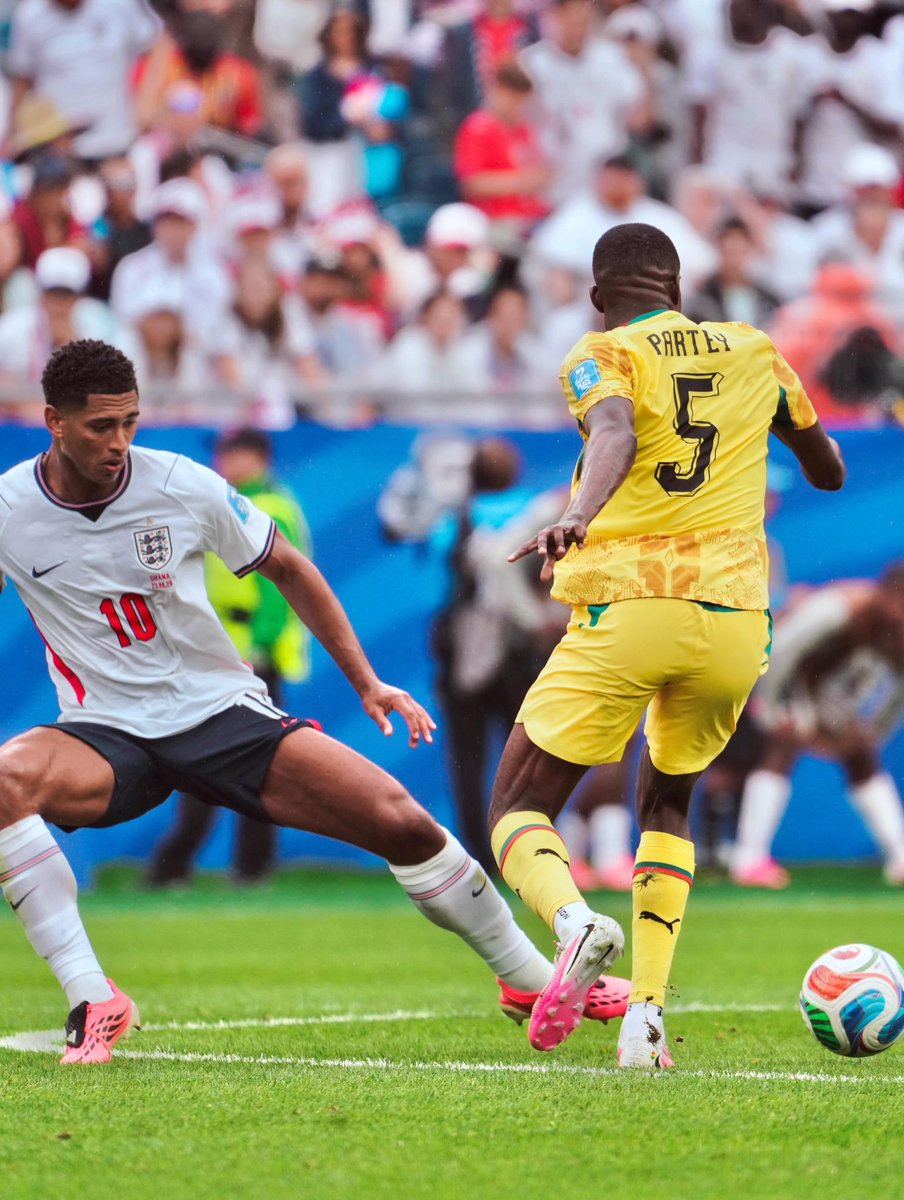 creatizine's tweet photo. Thomas Partey in action against England https://t.co/JYlMl2RkrZ