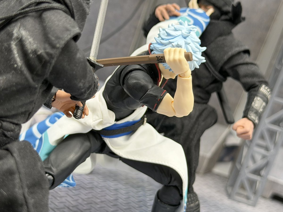maruyou001's tweet photo. フィギュアーツ銀さんが動ける様になったのでカッコよくキメてもらいました。 https://t.co/2cgnsKvW74