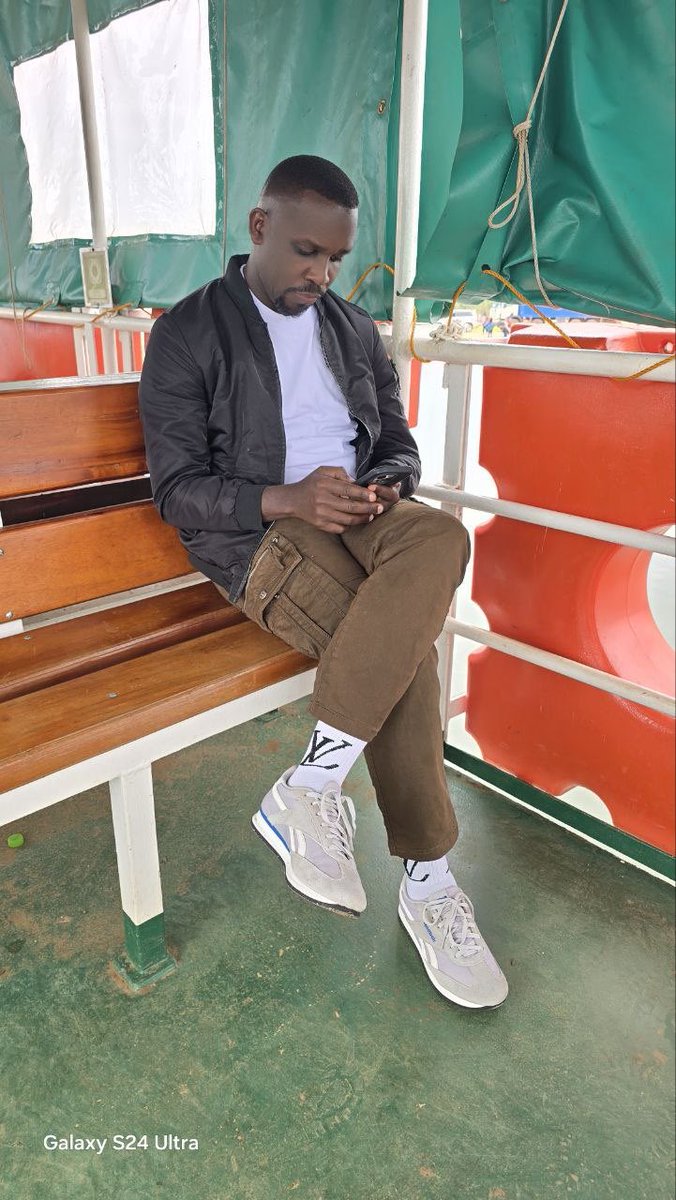 HustleGodfather's tweet photo. See how the mighty have fallen 🤣
Imagine we used to fear those with guns; but it has turned out that those we fear, fear us the most;
Imagine ordering two ferries not to go to Kalangala because a gunless Joel Ssenyonyi is on them 🤣

#PeoplePower 👊🏾🇺🇬 https://t.co/WycCyBMBSk