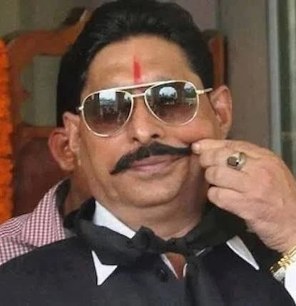 AnilYadavmedia1's tweet photo. अनंत सिंह बाहुबली है,
भरत तिवारी क्रांतिकारी है,

जातिवादी सब देशभक्त हैं,

और जनता सूतिया है, https://t.co/K1higxnWi2