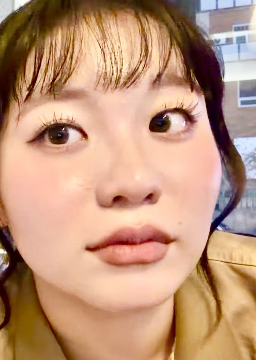 Lsun586's tweet photo. 普段の映り方に美意識発揮しないのに、ステージでは指先まで綺麗なシルエットで舞うKOHARUさんをずっとみていたいんですよ。
あとこの上唇も下唇も山なりになってるのホンマに可愛いのなんだこれ。 https://t.co/S6gGNGHrpe