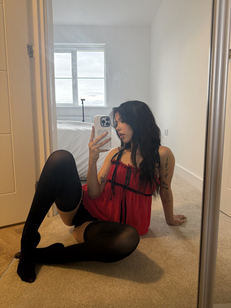 ElaraTwee's tweet photo. @Sophia551453697 @Beautyof_sex wanna fill ur D in my thigh gaps? 😌 https://t.co/igzypbYqOH