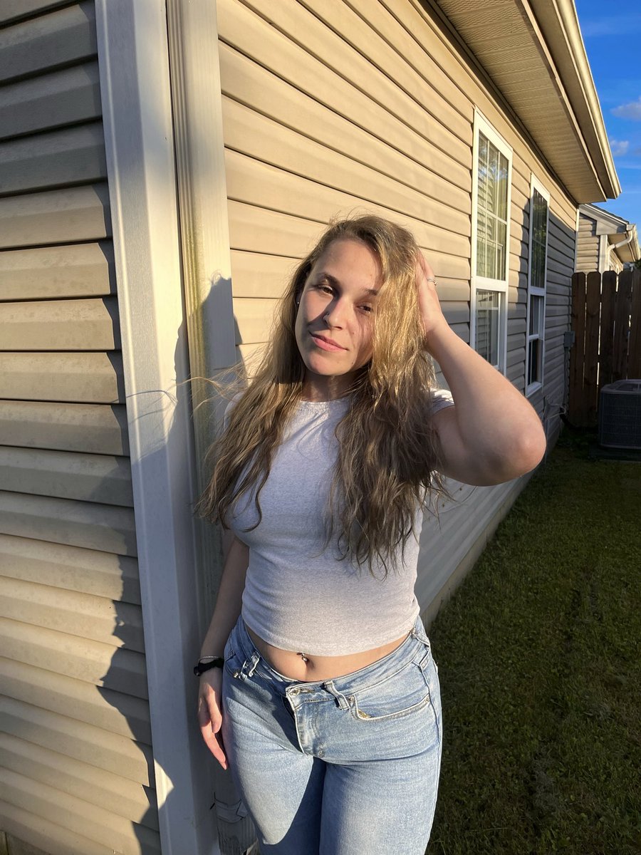 Laiinney's tweet photo. Shinin’ ☀️ https://t.co/k4bGMmlycw