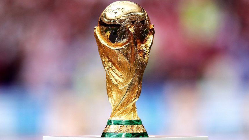 ValenFletcher's tweet photo. 🇺🇾 ¿QUE NOS SIRVE? 

GRUPO A

Que México 🇲🇽 le gane a Checa 🇨🇿
Que Corea 🇰🇷 le gane a Sudáfrica 🇿🇦

El tercero 🇨🇿🇿🇦 quedará con 1 punto

Si uno de los 2 (o ambos) empatan, el tercero 🇨🇿🇿🇦 quedará con 2 puntos. 

Lo importante es que no ganen 🇨🇿 ni 🇿🇦

Si gana 🇿🇦 y no gana 🇨🇿 el tercero será 🇰🇷 con 3 puntos y saldo de goles negativo 

Si ganan 🇨🇿 y 🇿🇦 el tercero terminará con 4 puntos

GRUPO B

Que Bosnia 🇧🇦 y Catar 🇶🇦 empaten

El tercero 🇧🇦 quedará con 2 puntos y -3 en diferencia de gol

Si hay un ganador en ese partido, el tercero 🇨🇦🇨🇭🇧🇦🇶🇦 terminará con 4 puntos

GRUPO C

Que Brasil 🇧🇷 le gane a Escocia 🏴󠁧󠁢󠁳󠁣󠁴󠁿

El tercero 🏴󠁧󠁢󠁳󠁣󠁴󠁿 quedará con 3 puntos y salgo negativo 

Si 🇧🇷 no gana, el tercero terminará con 4 puntos

GRUPO D

Que no empaten Australia 🇦🇺 y Paraguay 🇵🇾

Si hay un ganador, el tercero 🇦🇺🇵🇾 tendrá 3 puntos y saldo negativo

Si empatan, el tercero 🇵🇾 tendrá 4 puntos

GRUPO E

Que Alemania 🇩🇪 le gane a Ecuador 🇪🇨
Que Costa de Marfil 🇨🇮 le gane a Curazao 🇨🇼

El tercero 🇪🇨🇨🇼 quedará con 1 punto

Si uno de los 2 (o ambos) empatan, el tercero 🇪🇨🇨🇼 quedará con 2 puntos. 

Lo importante es que no ganen 🇪🇨 ni 🇨🇼

Si gana 🇨🇼 y no gana 🇪🇨 el tercero será 🇨🇮 con 3 puntos y saldo de goles negativo 

Si ganan 🇪🇨 y 🇨🇼 el tercero terminará con 4 puntos

GRUPO F

Que Japón 🇯🇵 le gane a Suecia 🇸🇪

El tercero 🇸🇪 terminará con 3 puntos y saldo negativo 

Si 🇸🇪 empata o gana el tercero 🇸🇪🇯🇵🇳🇱 terminará con 4 puntos

GRUPO G

Que Egipto 🇪🇬 le gane a Irán 🇮🇷

El tercero 🇮🇷🇧🇪🇳🇿 terminará con 2 puntos 

Si empatan, el tercero 🇮🇷🇧🇪 terminará con 3 puntos 

Si gana 🇮🇷 el tercero puede terminar con 3 o 4 puntos dependiendo el resultado de Bélgica 🇧🇪 y Nueva Zelanda 🇳🇿

GRUPO H

El ideal es que Cabo Verde 🇨🇻 y Arabia 🇸🇦 empaten 0 a 0

En ese caso un empate contra España 🇪🇸 nos asegura el segundo puesto y una victoria el primer lugar

Si ambos empatamos, pero 🇨🇻 hace un gol más que 🇺🇾 (ej 🇺🇾0-0🇪🇸 y 🇨🇻1-1🇸🇦) se define el segundo y tercer puesto por fair play

Si ambos empatamos, pero 🇨🇻 hace dos o más goles más que 🇺🇾 (ej 🇺🇾0-0🇪🇸 y 🇨🇻2-2🇸🇦) somos terceros

Si somos terceros tras un empate con 🇪🇸 terminaríamos con 3 puntos y saldo de goles neutro. Debemos esperar que hayan 4 terceros peores que nosotros

Si le ganamos a 🇪🇸 rompemos la calculadora y clasificamos primeros (si 🇨🇻 pierde, empata o gana pero queda con menos diferencia de gol que 🇺🇾) o segundos (Si 🇨🇻 gana y queda con mejor diferencia de gol que 🇺🇾)

Si perdemos con 🇪🇸 podemos ser terceros o los últimos del grupo, dependiendo la cantidad de goles que recibamos y el resultado de 🇨🇻 con 🇸🇦 

Si somos terceros con 2 puntos, debemos rezar para que existan 4 terceros peores que nosotros

GRUPO I

Que empaten Senegal 🇸🇳 con Irak 🇮🇶

El tercero 🇸🇳 tendrá 1 punto

Si hay un ganador, el tercero 🇸🇳🇮🇶 tendrá 3 puntos, y en ese caso debemos esperar si gana 🇸🇳 que sea máximo 2 a 0 y si gana 🇮🇶 que sea máximo 5 a 0 para que tenga saldo negativo de goles

GRUPO J

Que no empaten Austria 🇦🇹 y Argelia 🇩🇿

Si hay un ganador, el tercero 🇦🇹🇩🇿 tendrá 3 puntos y saldo negativo

Si empatan, el tercero 🇩🇿 tendrá 4 puntos

GRUPO K

Que empaten Congo 🇨🇩 y Uzbekistán 🇺🇿

El tercero 🇨🇩 terminará con 2 puntos

Si gana 🇨🇩 el tercero 🇨🇩🇵🇹 terminará con 4 puntos

Si gana 🇺🇿 terminará tercero con 3 puntos (debe hacerlo por un máximo de 6-0 para mantener saldo negativo)

GRUPO L

Que Ghana 🇬🇭 le gane a Croacia 🇭🇷

El tercero 🇭🇷 terminará con 3 puntos y saldo negativo 

Si 🇭🇷 empata o gana el tercero 🏴󠁧󠁢󠁥󠁮󠁧󠁿🇬🇭🇭🇷 terminará con 4 puntos

CONCLUSIÓN 

🟢 Si ganamos clasificamos 
🟡 Si empatamos tenemos altas probabilidades de clasificar
🔴 Si perdemos tenemos muy bajas probabilidades de clasificar, es muy indigno pero posible

🔢 MATEMÁTICAMENTE TENEMOS CHANCE