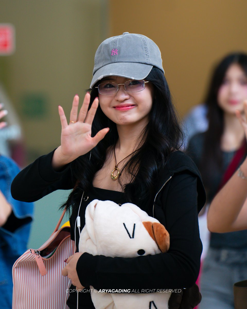GadingInsomnia's tweet photo. 24062026 Team Love @ Juanda International Airport

@Y_CynthiaJKT48 
@cynthiacti https://t.co/7vLnQiXkLb