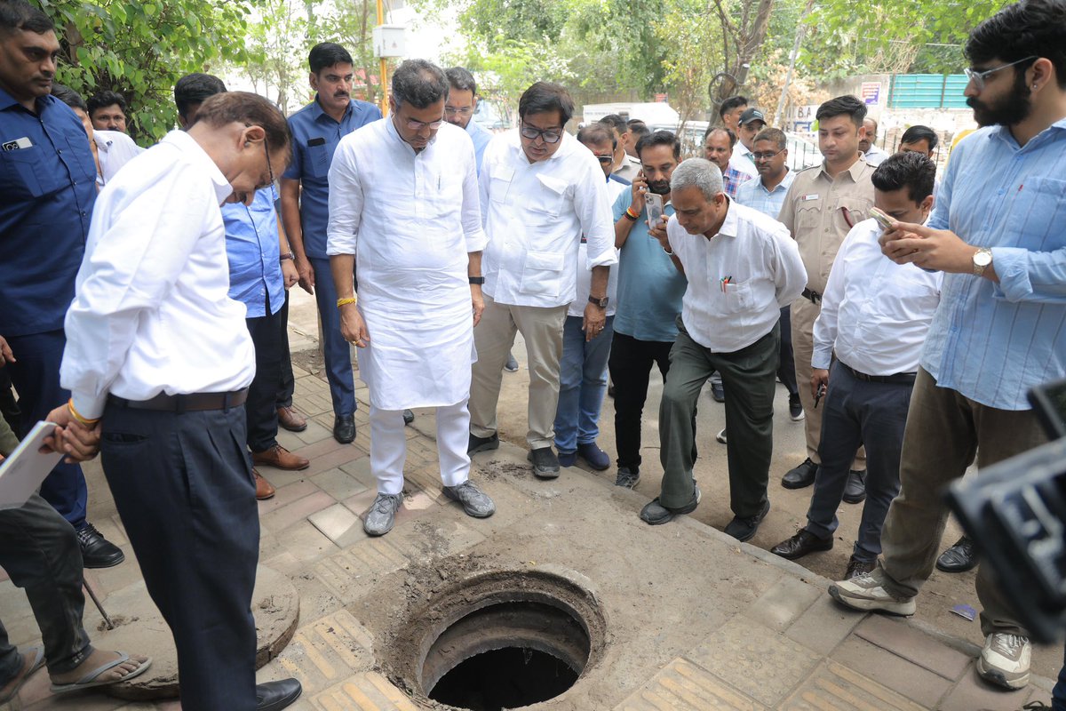 p_sahibsingh's tweet photo. With the monsoon around the corner, preparations are being closely monitored across Delhi.

PWD engineers and senior officers are inspecting roads and reviewing the desilting of stormwater drains. During today’s visit to Kirti Nagar and Moti Nagar, directions were issued to ensure all works are completed on time and with the highest standards.