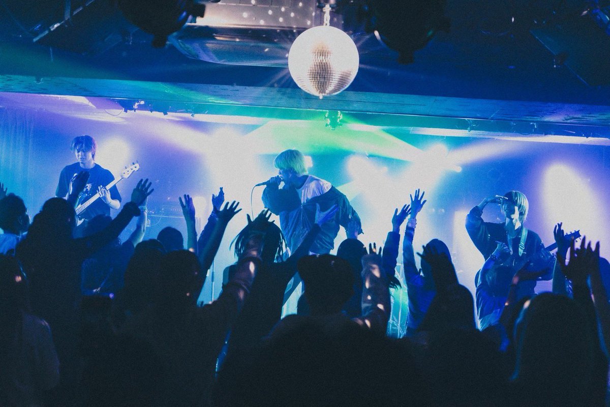 LostBackPoint's tweet photo. 🗽🗽🗽THX🗽🗽🗽

@parallel_frank 
@AllinFaze 
@Chased_official 

“With My Shadows”Tour大阪編ありがとうございました❤️‍🔥

NEXT▶︎トラケミストpre. OVERHEATMAN TOUR名古屋編出演
@今池3star https://t.co/ol7jgS7m6J