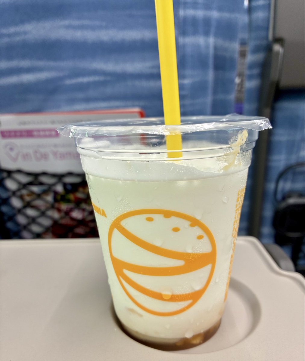 FCE_OTO's tweet photo. ロッテリアといえばロッテシェーキ。ゼッテリアもなっても美味しい。さすが。
なお研修で「ファストフード店で働いた経験のある方は？」と問いかけるパートがあるのだが昨日は「森永ラブ」でバイトしていた方が！　…な、懐かしい https://t.co/0c6XVF2Mc6