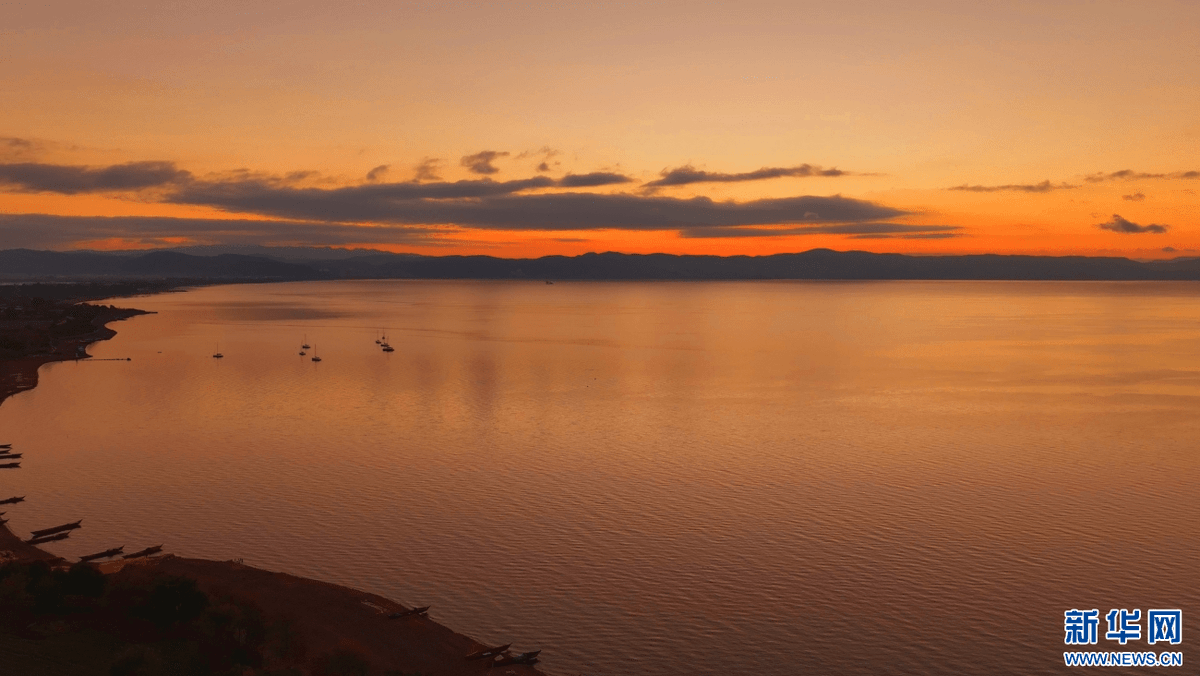 FJLLWxAHeAikG6D's tweet photo. Our campus photography club’s sunset shooting activity is this Friday 5pm at the lake! Come capture golden hour vibes and meet fellow shutterbugs. Sign up via the club portal now! https://t.co/7gROBLyKiU