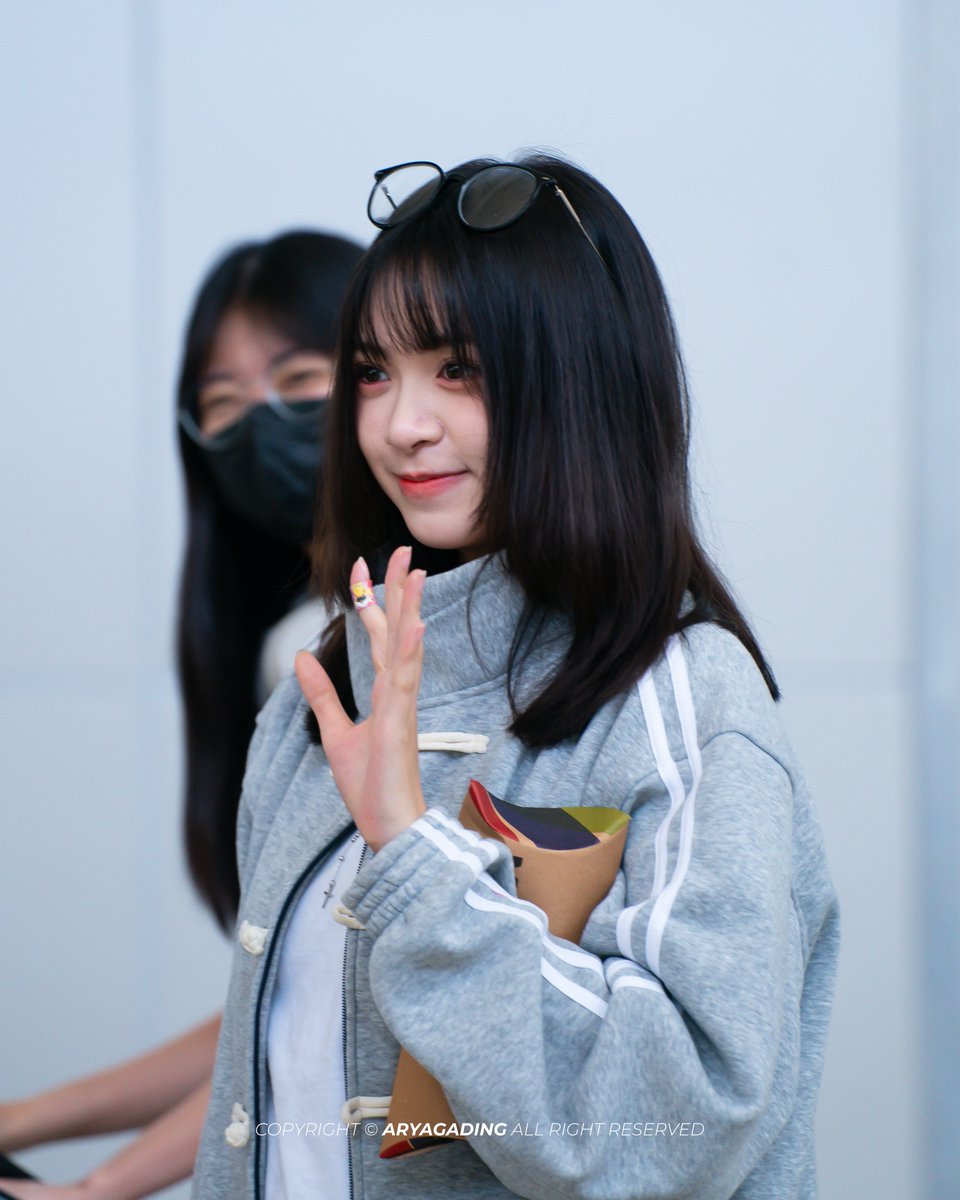 GadingInsomnia's tweet photo. 24062026 Team Love @ Juanda International Airport

@Lily_JKT48 
@hillaryou https://t.co/lnRqGMkVWm