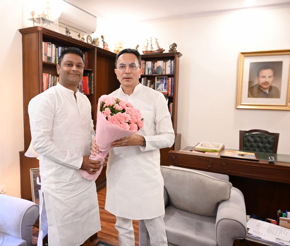 JitinPrasada's tweet photo. 🗓 24 जून, 2026

दिल्ली स्थित कैम्प ऑफिस में पूर्व सांसद जुगल किशोर जी, भाजपा पीलीभीत के जिला उपाध्यक्ष लेखराज भारती जी एवं रेखा परिहार जी एवं पीलीभीत सहित प्रदेश के विभिन्न जनपदों से आए सम्मानित जनों से भेंट एवं चर्चा!

@BJP4India @BJP4UP https://t.co/QeV5batnTF