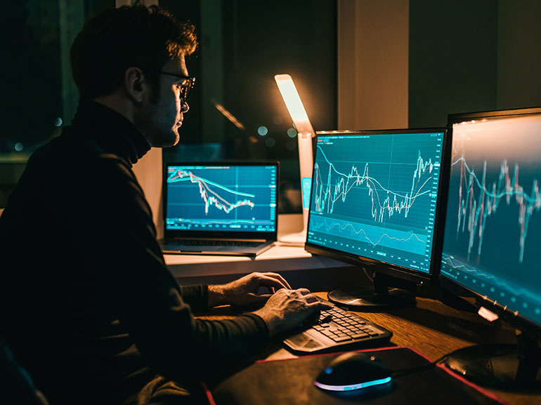 Plus500's tweet photo. SpaceX rebounded after dipping below its debut level as the Nasdaq-100, S&amp;P 500, and Nikkei 225 weakened. Gold, silver and AUD/USD also drew attention. Explore more at https://t.co/ICwyV1BC9u https://t.co/AyZQo4Oe6b