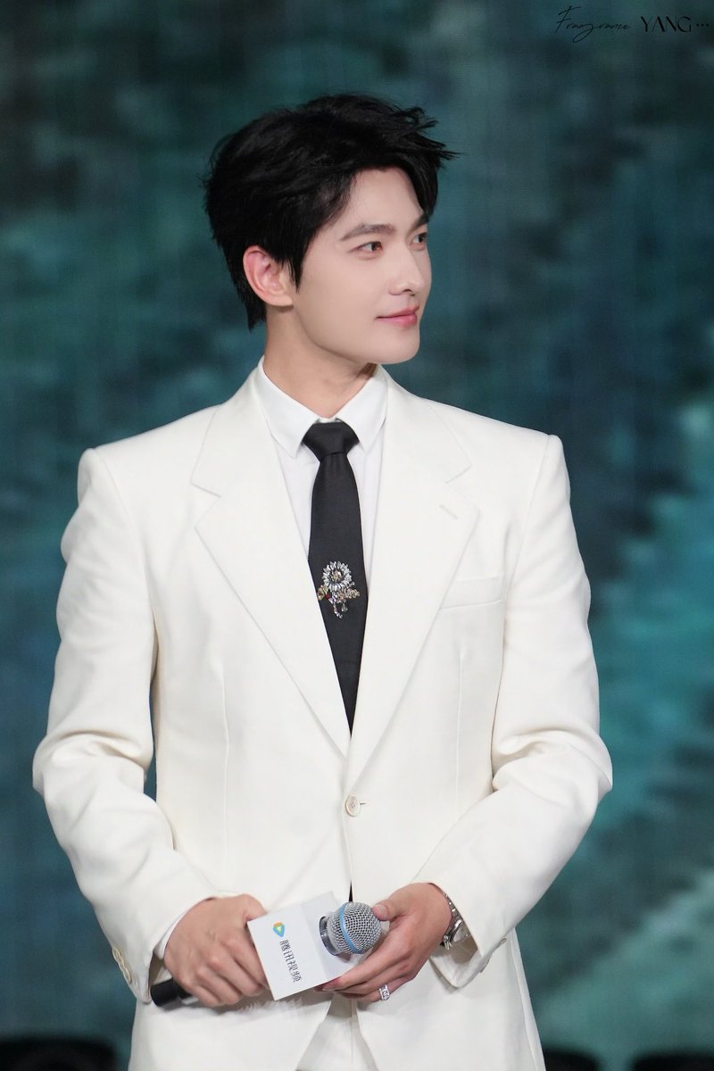 yangyang_tweets's tweet photo. 【260624】#YangYang at the Tencent Video Annual Release Conference🤍

© Fragrance·YANG 

#杨洋 #YangYang杨洋 #หยางหยาง https://t.co/nkgcRYkABW