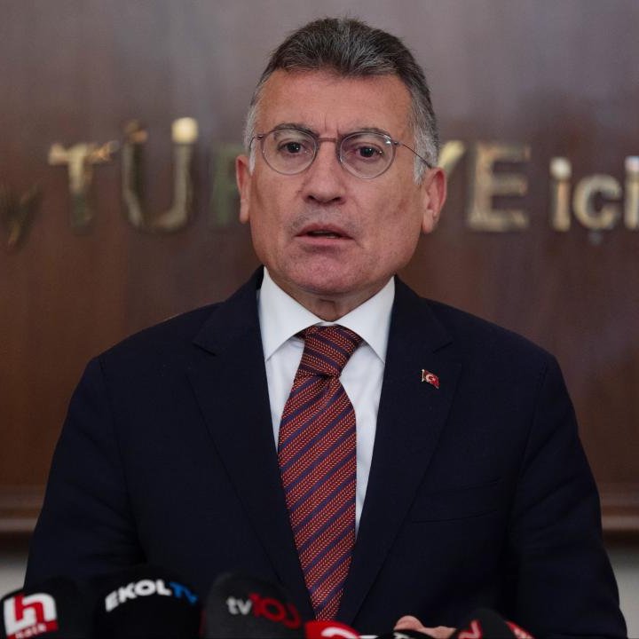 darkwebhaber's tweet photo. AK Parti Grup Başkanı Abdullah Güler: IBAN mağduru diye bir şey yok. 

Burada mağdur olan, parası çalınan kişidir. Hesabını kullandıranlar mağdur değil, suça iştirak eden kişilerdir. 

Bu konuda bir kavram karmaşası oluşturuluyor. 

500.000 TL'lik 60 işlem yapan ve bundan %10, yani 3 milyon TL kazananlar var.