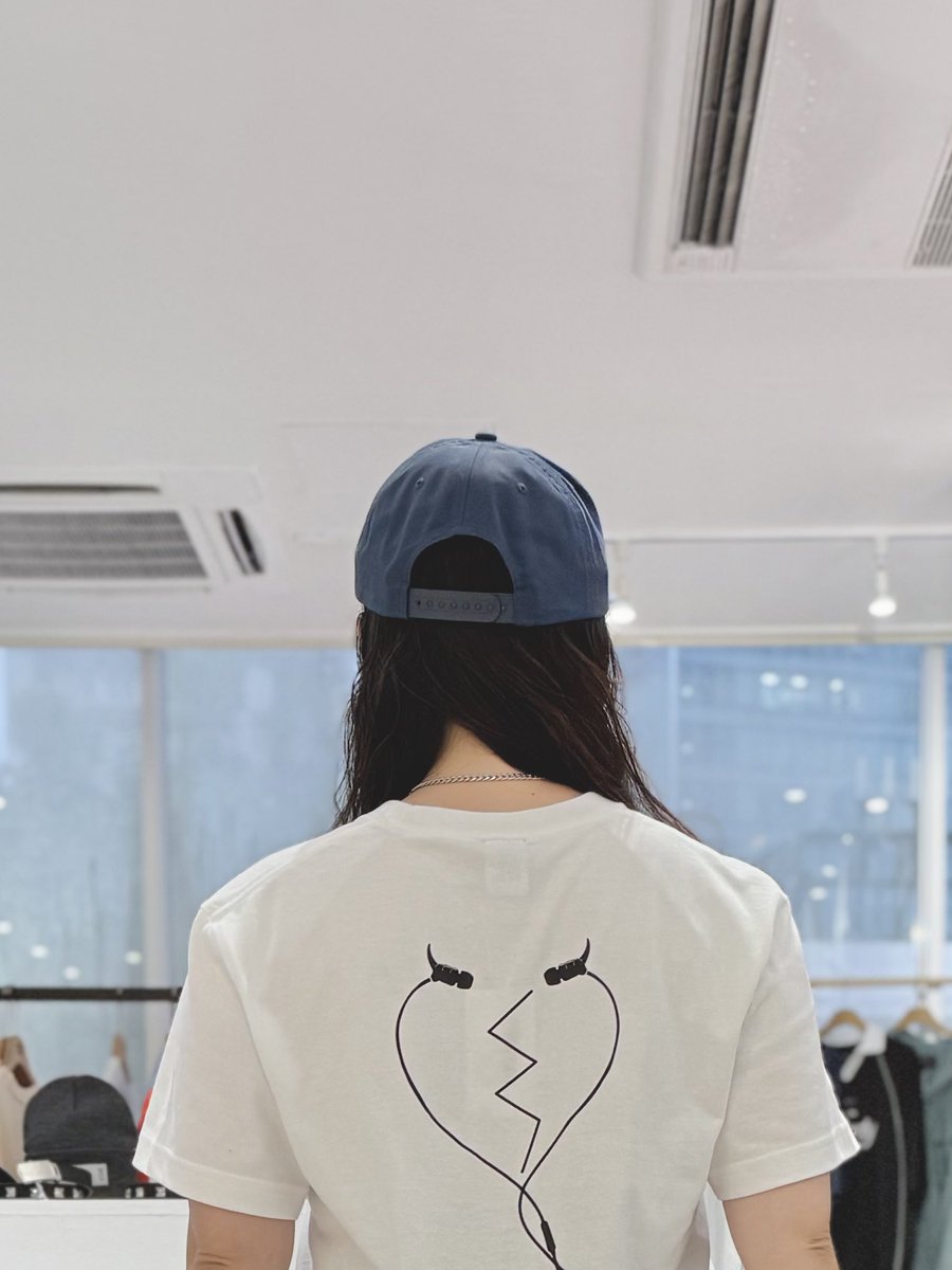 deviluse Flag Store tweet media