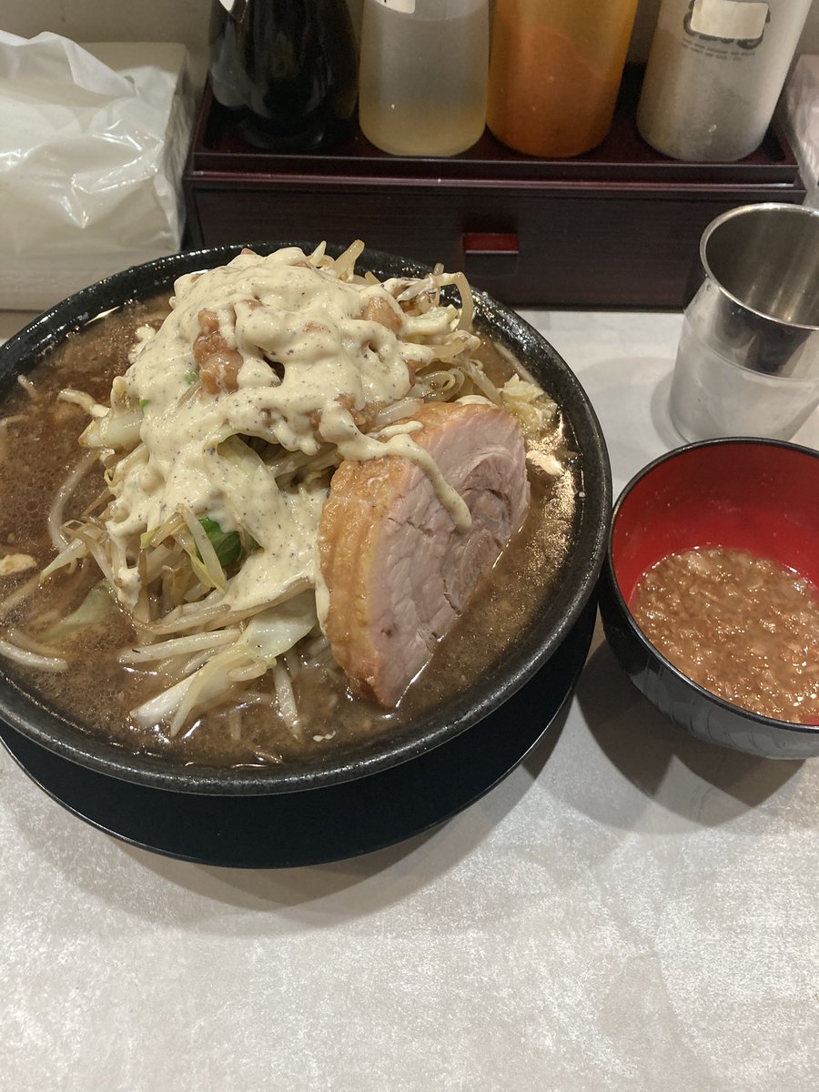 Lvch_official's tweet photo. #CRAZYPORK
#PORKVIPカード
ガリマヨポン酢をかけました
多分ガーリックとマヨネーズとポン酢が入ってると思います https://t.co/5ZDavH0wSz