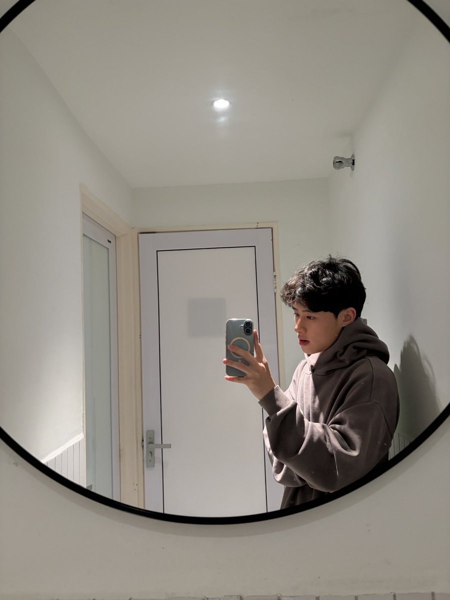 dumplingslvr's tweet photo. shorter hair https://t.co/880qq5hIy1