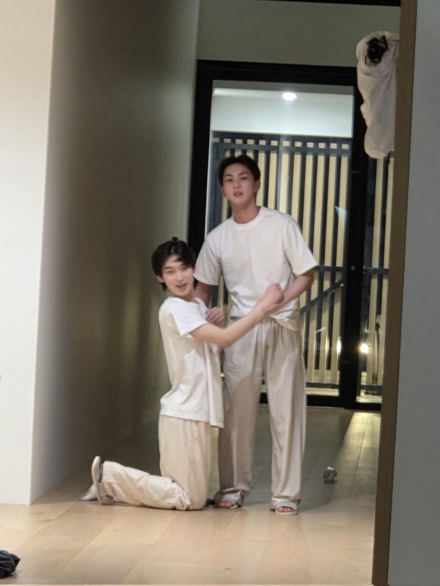 jungwonmy's tweet photo. sunwon always end up with the funniest and cutest pics together 😭 https://t.co/2wSV9Gwa37
