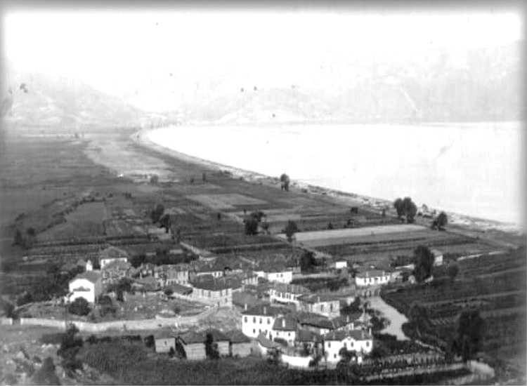 MemoriePortal's tweet photo. Pamje nga Tushemisht, realizuar në vitet ’30
View from Tushemisht taken in the 1930s https://t.co/k8rzt1iVrT