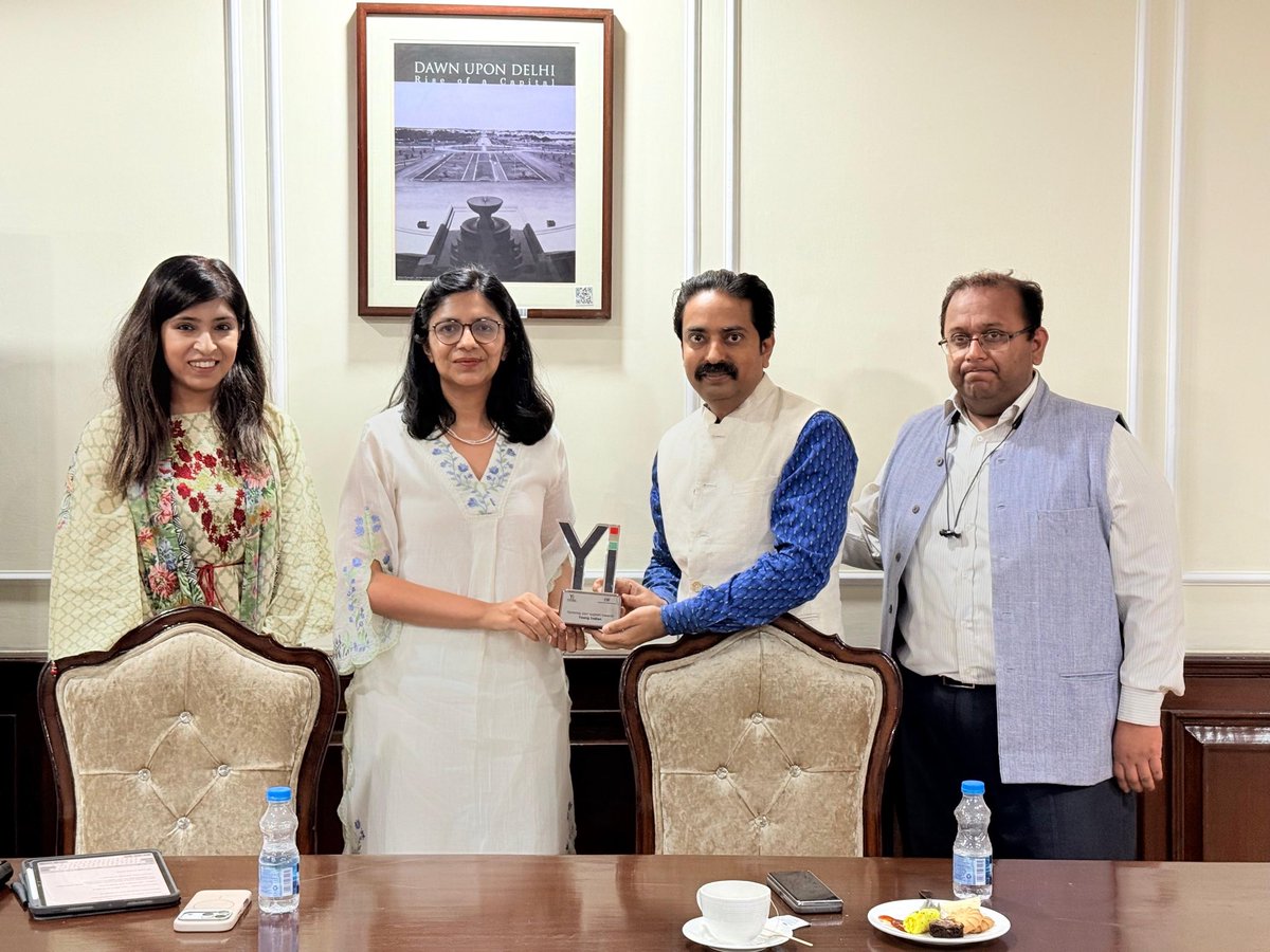 SwatiJaiHind's tweet photo. भाजपा के विशिष्ट जनसंपर्क अभियान के तहत CII-Young Indians से जुड़ी महिला उद्यमियों से मुलाकात की। आदरणीय प्रधानमंत्री श्री नरेंद्र मोदी जी के 12 वर्षों के ऐतिहासिक कार्यों पर विस्तृत चर्चा हुई।

सरकार द्वारा महिलाओं को स्वरोजगार, आत्मनिर्भरता और सशक्तिकरण के लिए उठाए गए क्रांतिकारी कदमों और कौशल विकास कार्यक्रमों पर गहन चर्चा हुई।

महिलाओं की प्रगति = भारत की प्रगति 🇮🇳