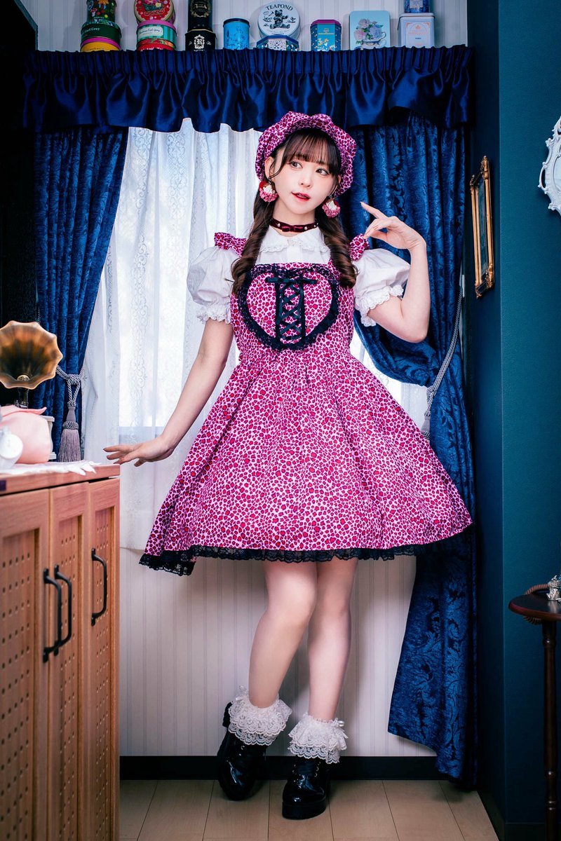innocentstar_h's tweet photo. 🌟99'sガールズパンク×ロリィタJSK・���ャスケット付き🌟

ピンクのヒョウ柄がかわいい平成の原宿をイメージしたお洋服です💖

価格:38,500円
#ロマアラ @RomanticALaMode https://t.co/jFTliPSk14