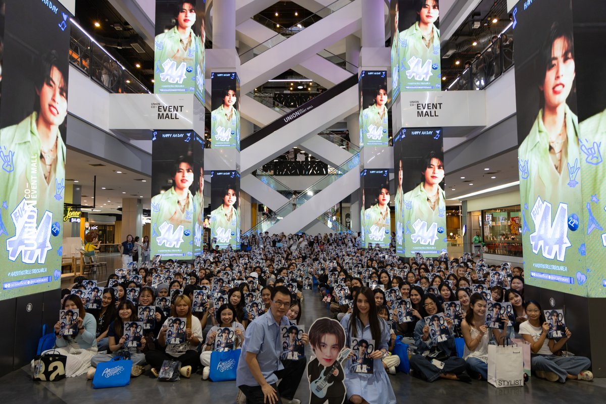 coeventspace's tweet photo. บ้านหลังนี้ใหญ่ขึ้นทุกปีเลย🩵
น้องเอเอ #AAashirakorn อายุ 20 ขวบแล้วค้าบ งานนี้แม่แอนนี่ พ่อเอก และน้องโมจิ เป็นตัวแทนไปร่วมเป่าเค้กวันเกิดให้น้องเอเอ ที่ ยูเนี่ยน มอลล์ ส่วนชาวบีอัสก็ร่วมฉลองไปด้วยกันตลอดทั้ง 2 วัน ใน #AA20thStreetRockArea แกลเลอรีวันเกิดของน้องเอเอ 🎂

📸 https://t.co/fJ1ATzMDNp
#BUSbecauseofyouishine #UnionMall #UnionCoEventMall