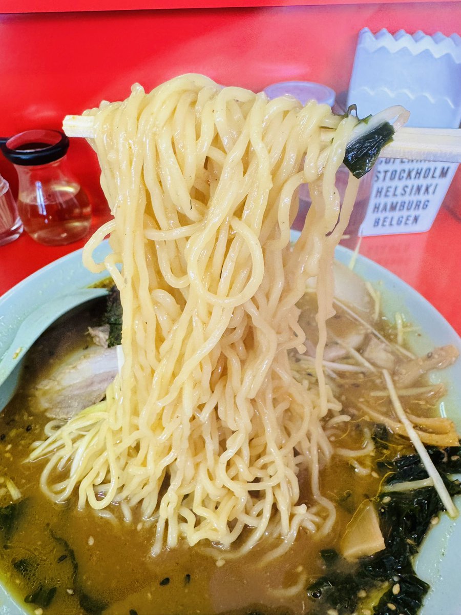 narunar_u's tweet photo. 〜🍜本日の麺チャージ🍜〜
・ネギみそチャーシューメン
・カレー
・半ライス
久々のラーショでネギみそチャーシューメン😋
カレースパイスはコクが増すので必須アイテム🍜
初めて麺カタにしたら硬めの方が自分には合ってました✨
今日もしっかり完食、ごちそうさまでした🐷
#ラーメンショップ太田店 https://t.co/AhtntqQKBL
