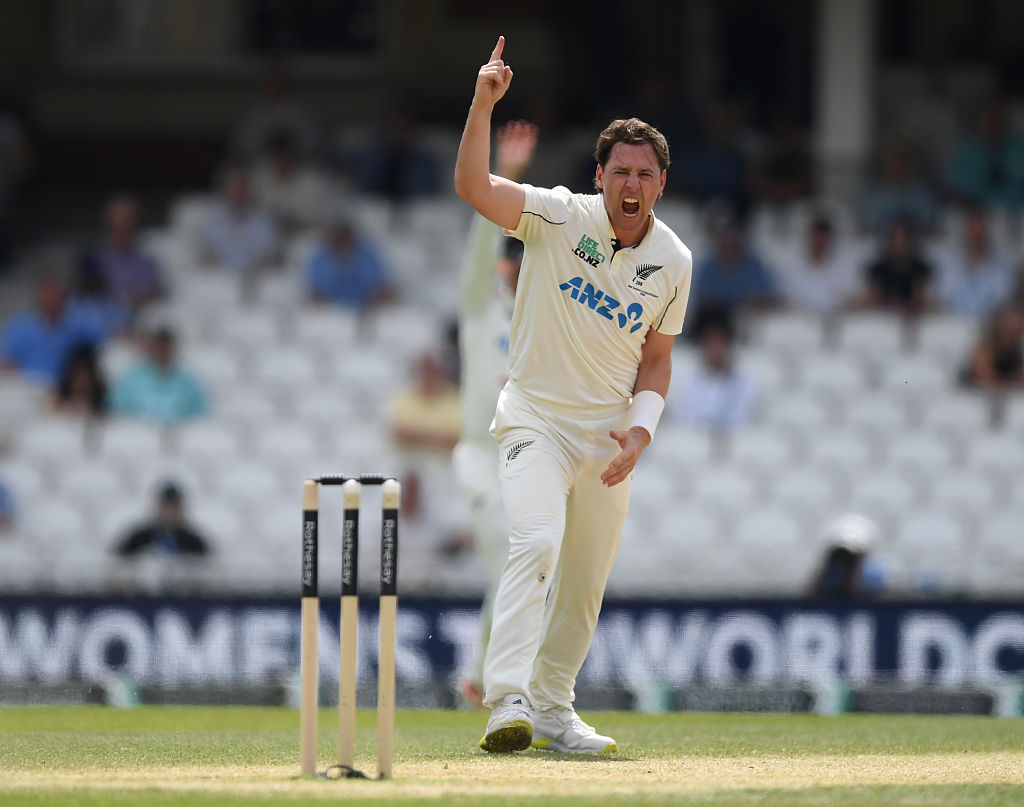 cricbuzz's tweet photo. 🚨 Matt Henry becomes the first New Zealander in 𝟑𝟔 𝐲𝐞𝐚𝐫𝐬 to top the ICC Test Rankings for bowlers! 

Only two others NZ bowlers have claimed top spot in the rankings before - Jack Cowie (1947) and Richard Hadlee (1984-1990) https://t.co/VwLWjei3Cg