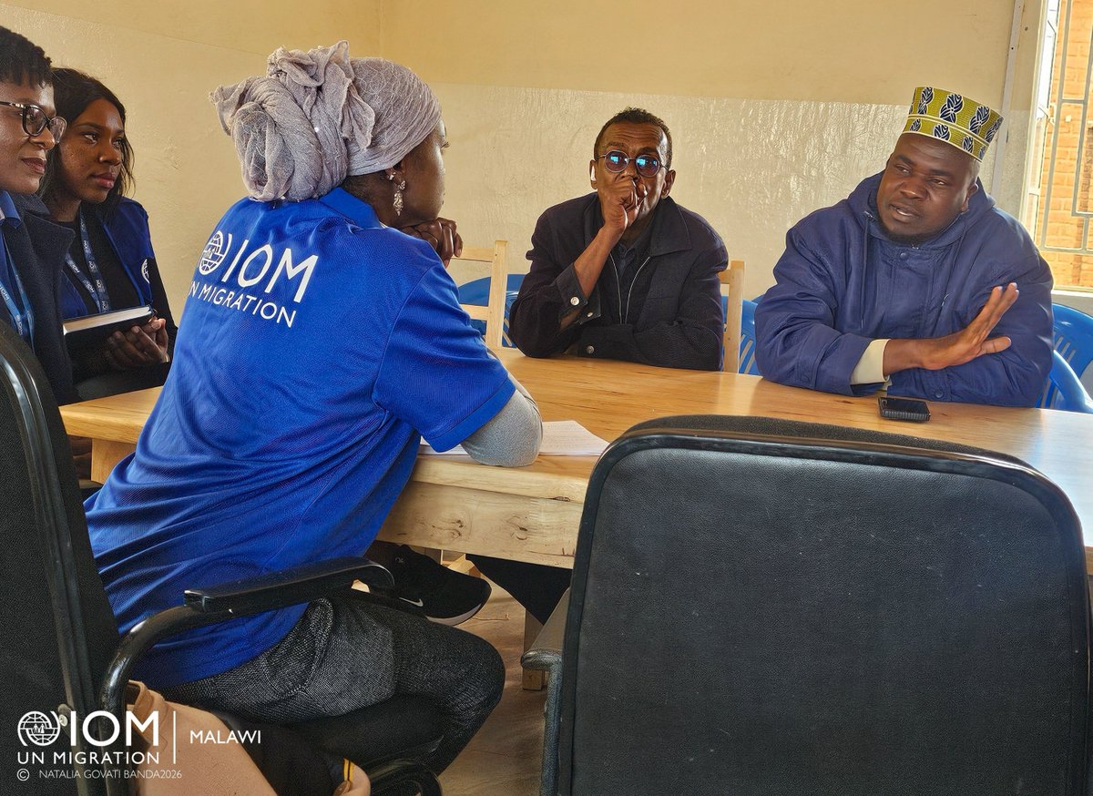 IOMMalawi's tweet photo. IOM MW CoM, Fatma Said, visited Dzaleka Refugee Camp, engaging stakeholders &amp; assessing challenges including overcrowding, food access &amp; funding gaps. The visit strengthened collaboration with partners supporting refugees, including Dept. for Refugees, police &amp; community leaders. https://t.co/6eSTXxKtse