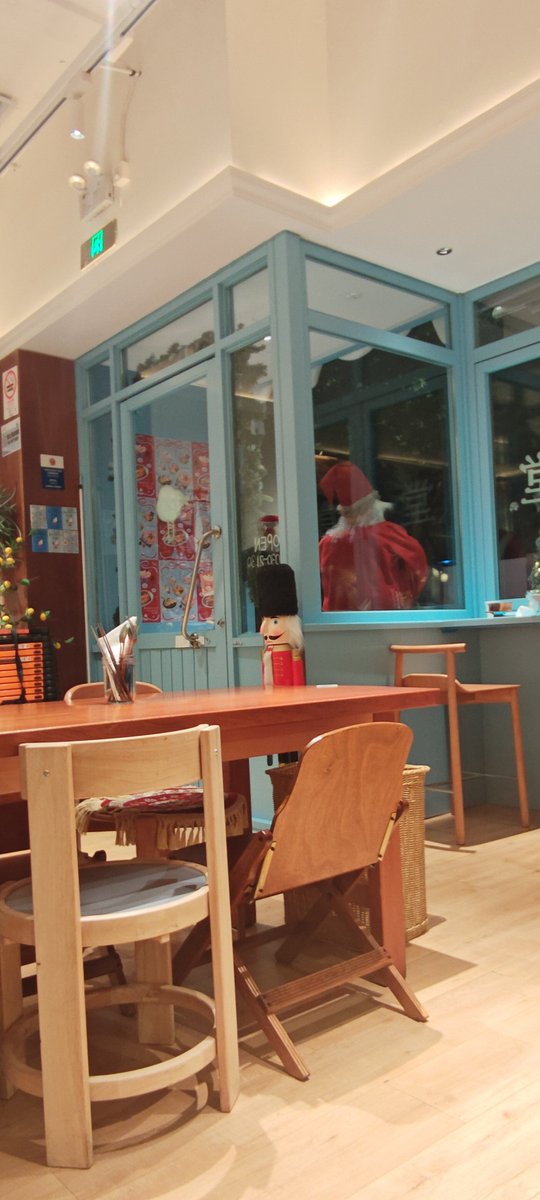 Polya96522307's tweet photo. Just tried the new sustainable café downtown—homemade oat milk lattes u0026 zero-waste pastries hit different! Game changer for my morning routine. https://t.co/LGY9JP08TW