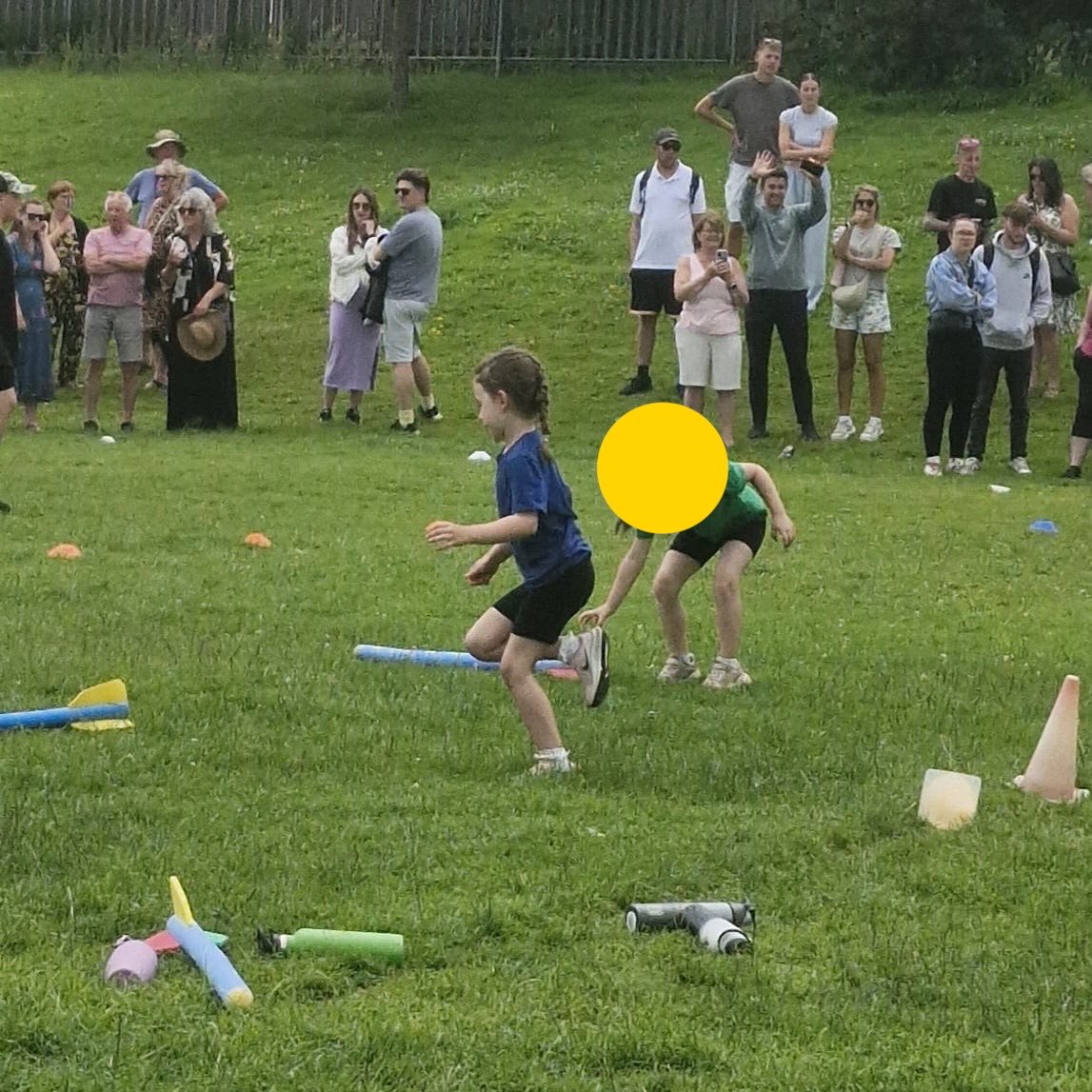 jamescutlan's tweet photo. Year 1 Sports Day. Lily Vera did amazing. Flying on the egg and spoon race 💛🖤
.
4th in the all girls and third in the mixed class running event 🫶🏼😃
.
#SandyHill #Running #SackRace ⚽️🎾 https://t.co/AtMZQ0n6zr