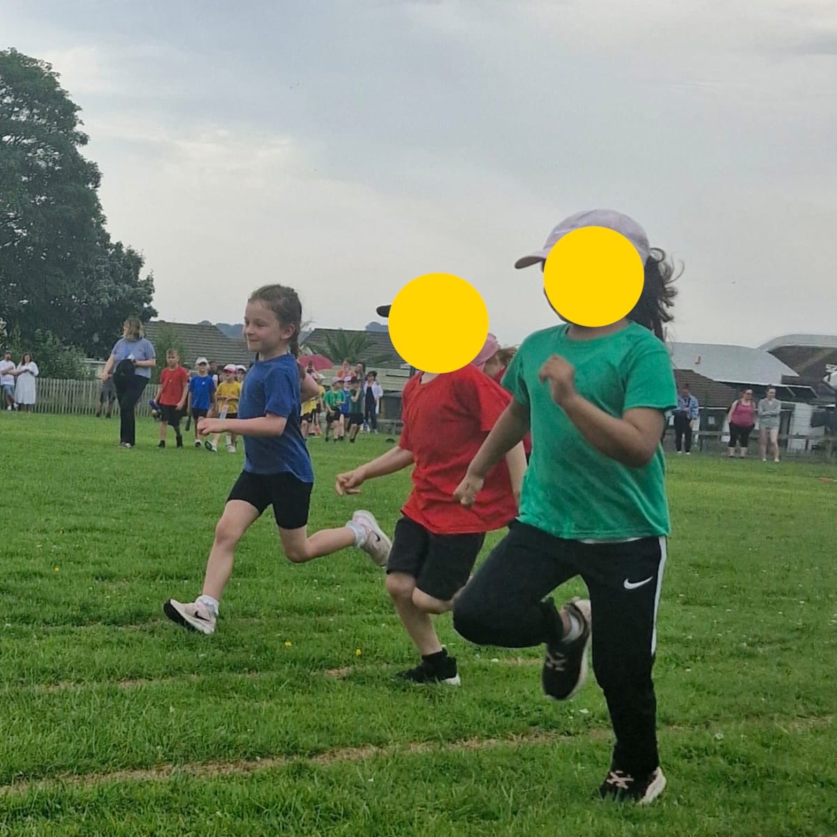 jamescutlan's tweet photo. Year 1 Sports Day. Lily Vera did amazing. Flying on the egg and spoon race 💛🖤
.
4th in the all girls and third in the mixed class running event 🫶🏼😃
.
#SandyHill #Running #SackRace ⚽️🎾 https://t.co/AtMZQ0n6zr