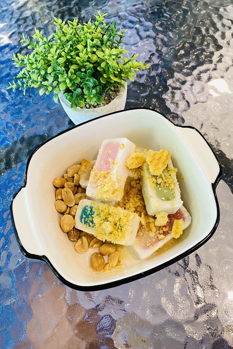 Mahanakhon99's tweet photo. ของดีโคราชไม่ได้มีแค่หมี่... 
แต่มีไอติมตัดหวานๆ ดีต่อใจ 🍨

#Darkrunner
#ไอติมตัดโคราช
#ไอติมบ้านณารีย์ https://t.co/dwjqRqgAgF